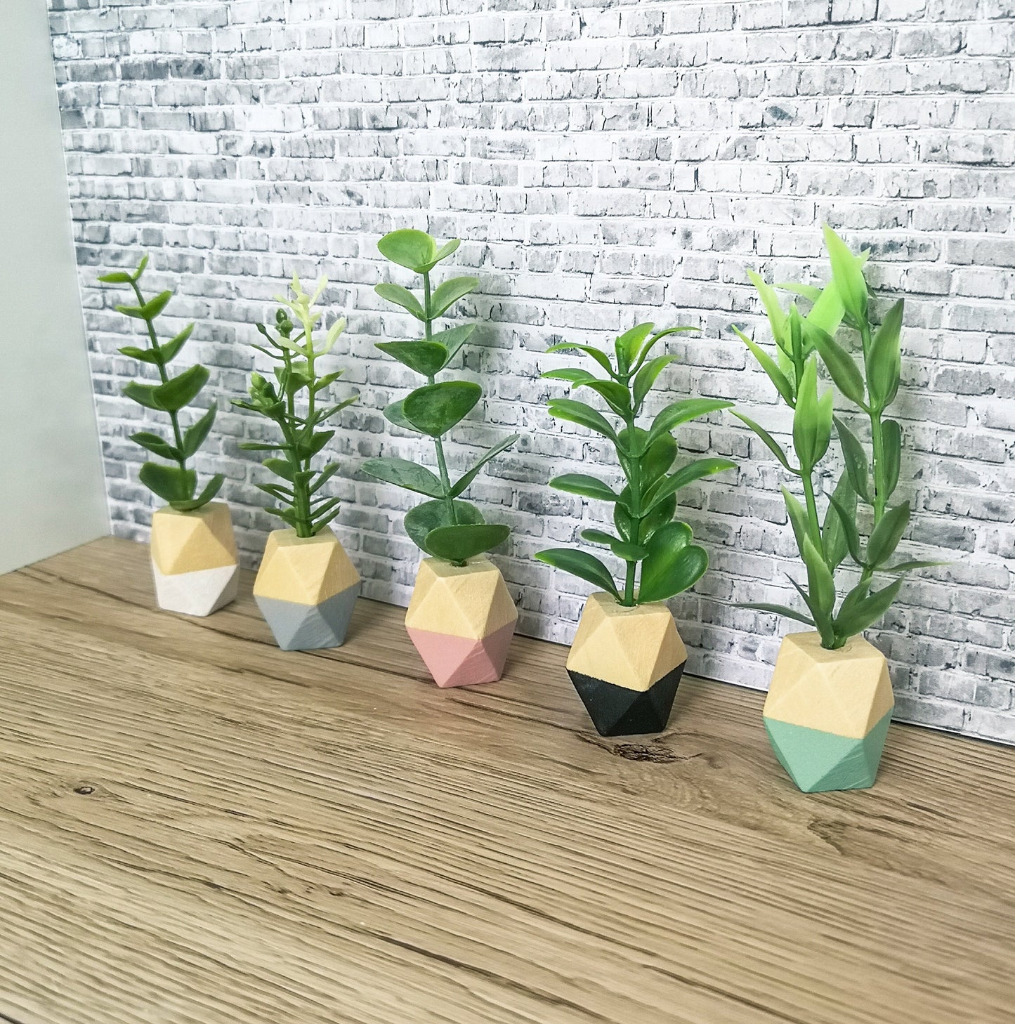 Modern miniature plant in a wooden pot, dollhouse decoration, miniature accessories