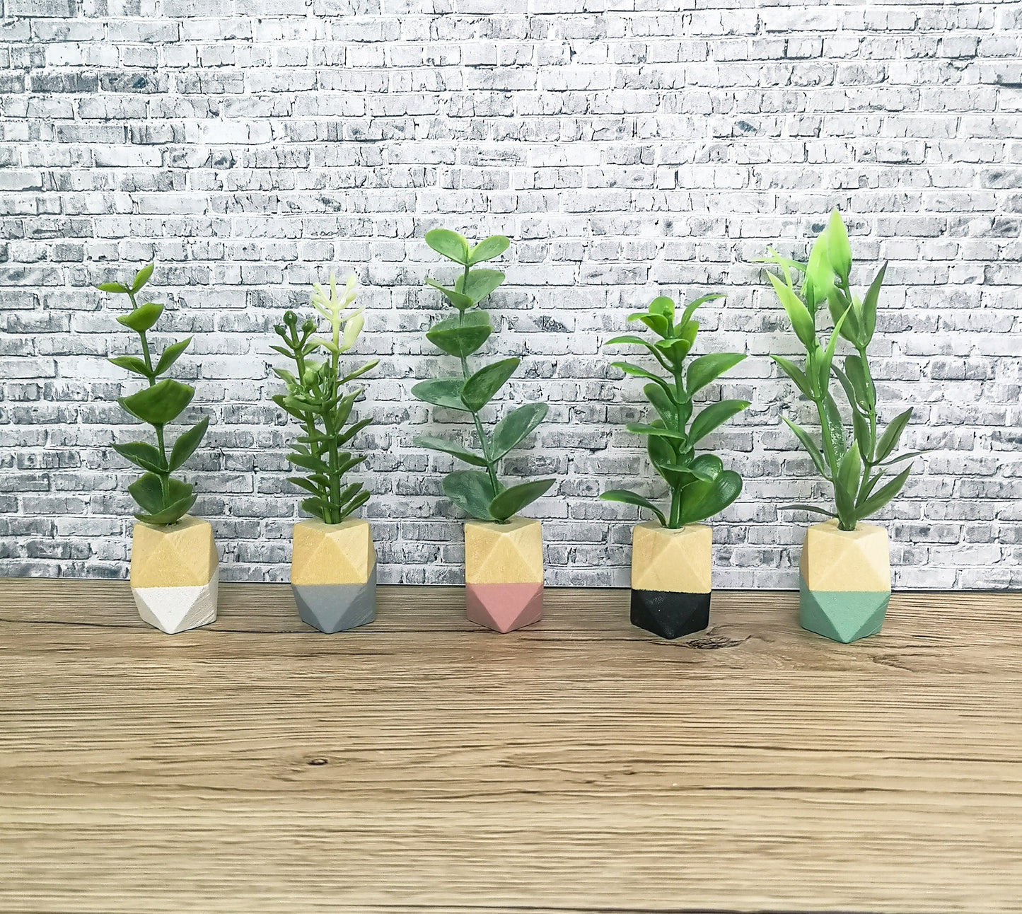 Modern miniature plant in a wooden pot, dollhouse decoration, miniature accessories