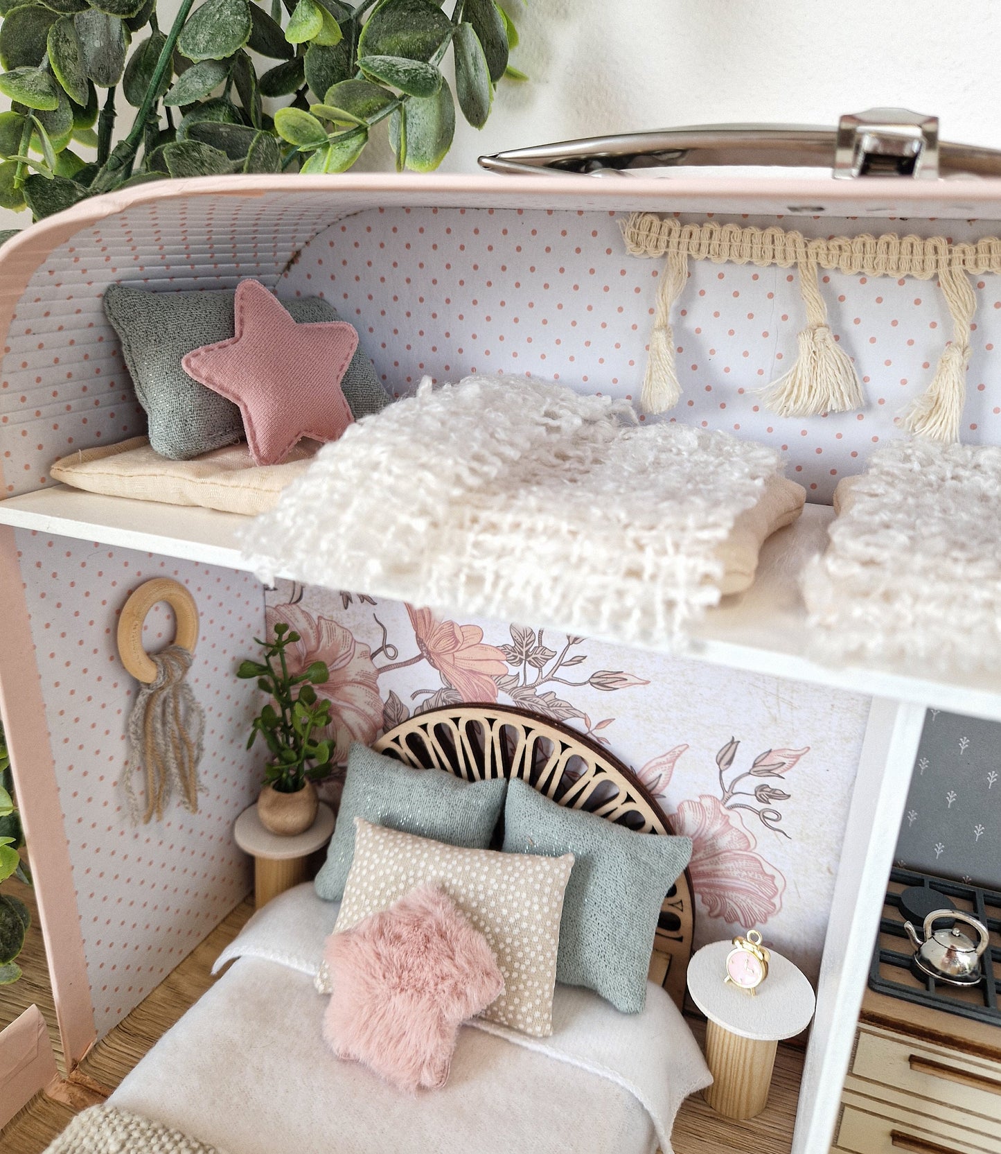 Cozy Pastel Retreat – Large Suitcase Dollhouse
