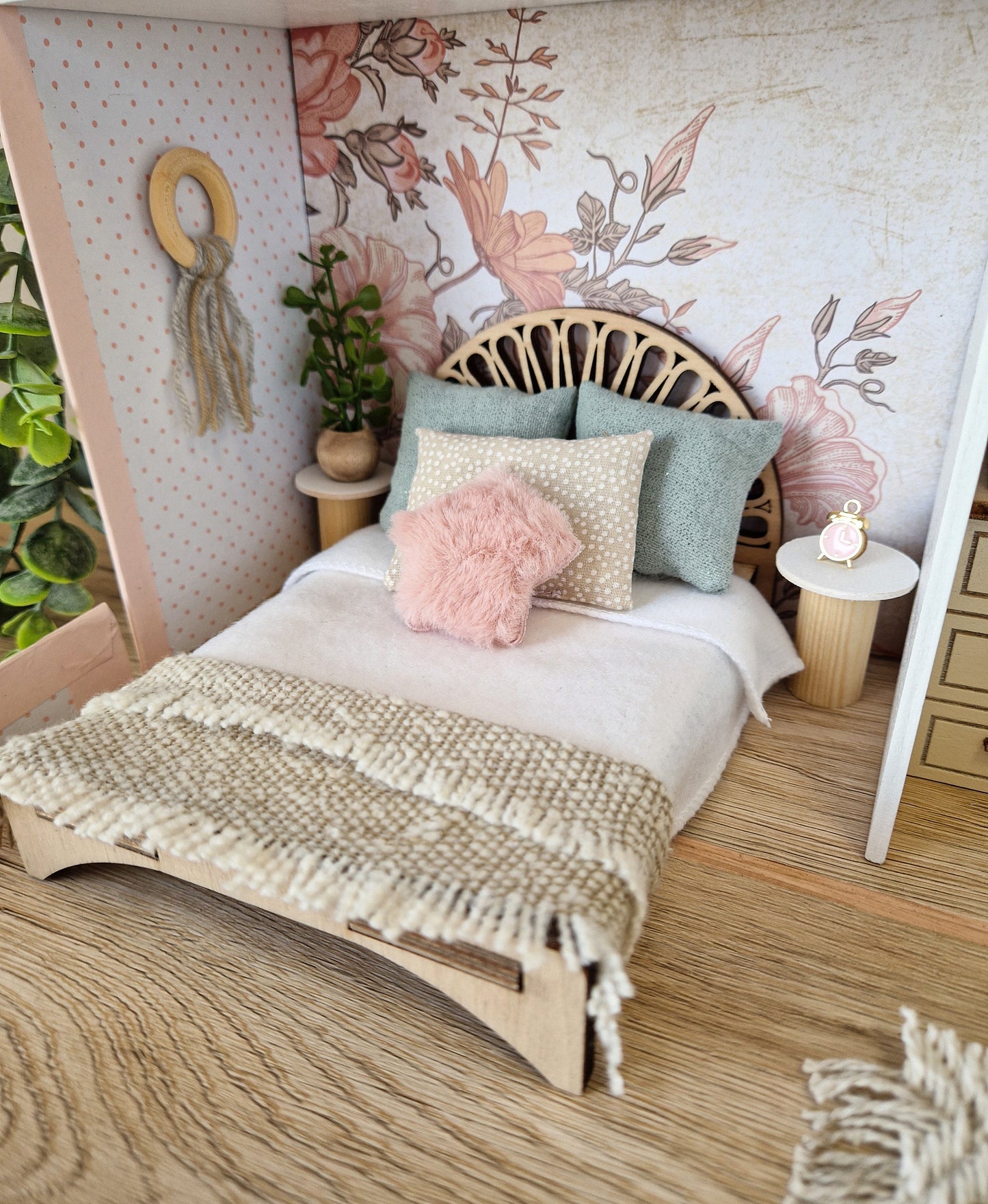 Cozy Pastel Retreat – Large Suitcase Dollhouse