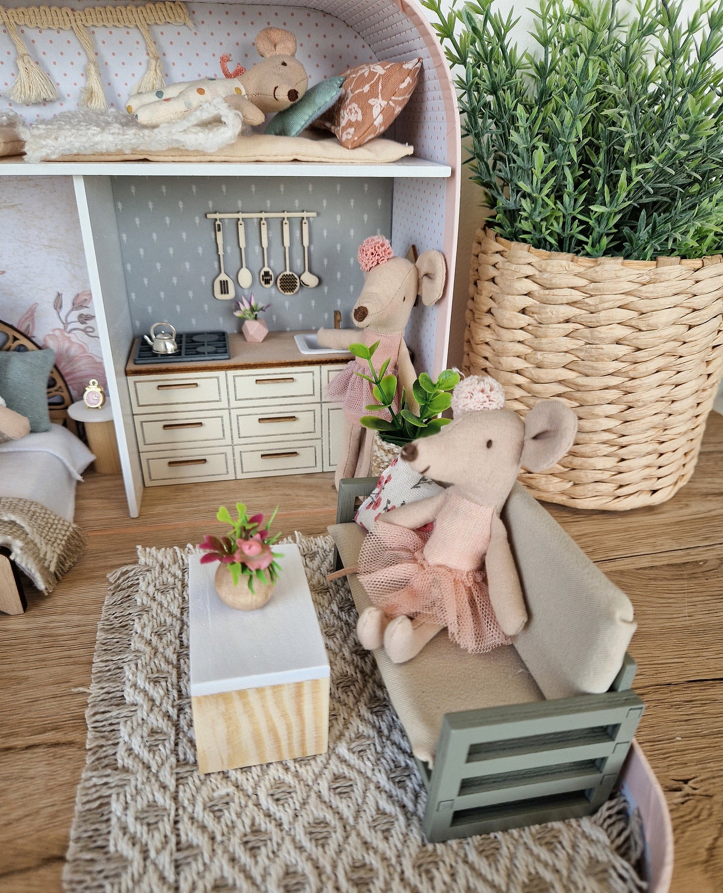 Cozy Pastel Retreat – Large Suitcase Dollhouse