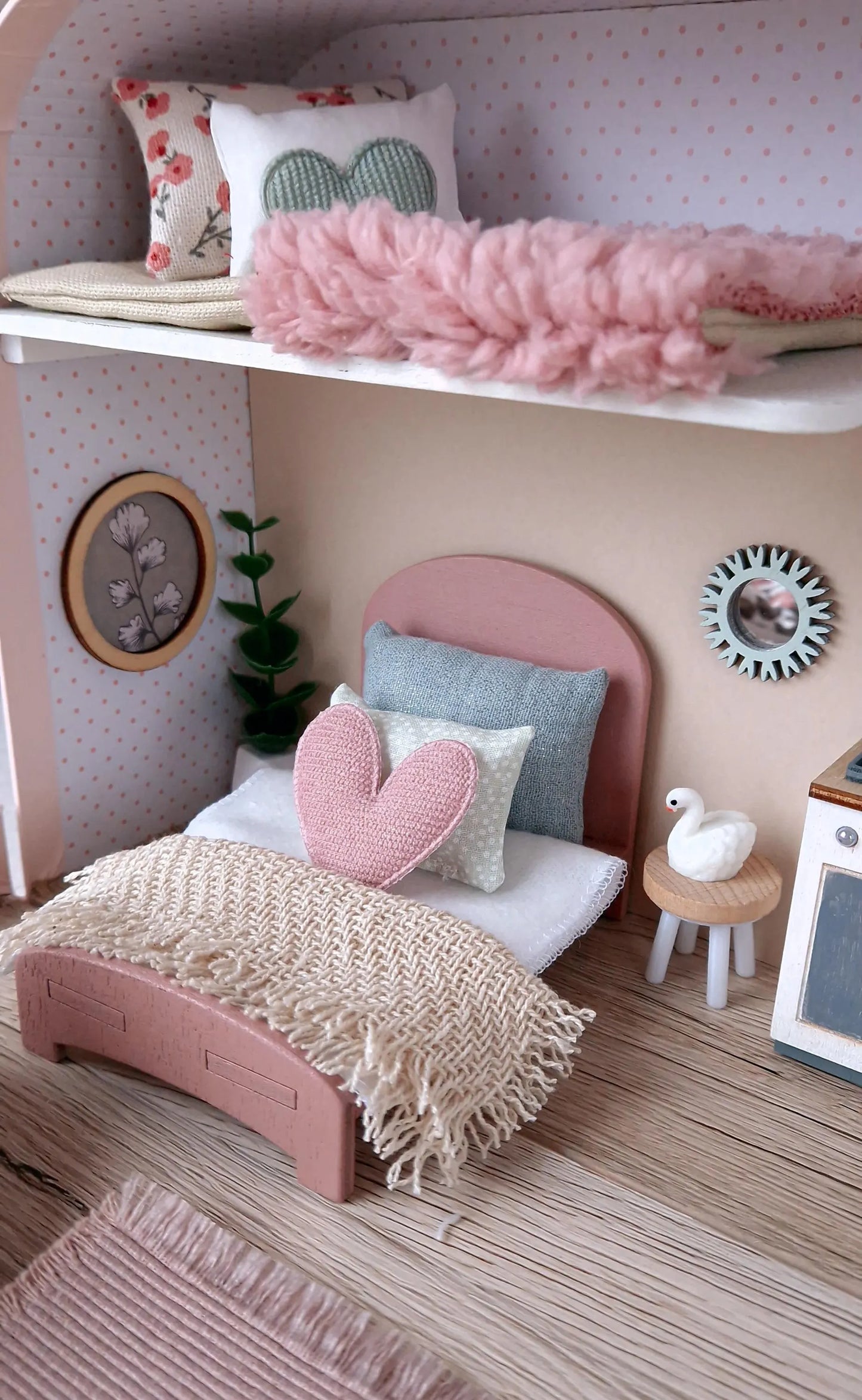 Pastel Bloom – Medium Suitcase Dollhouse– Medium Suitcase Dollhouse