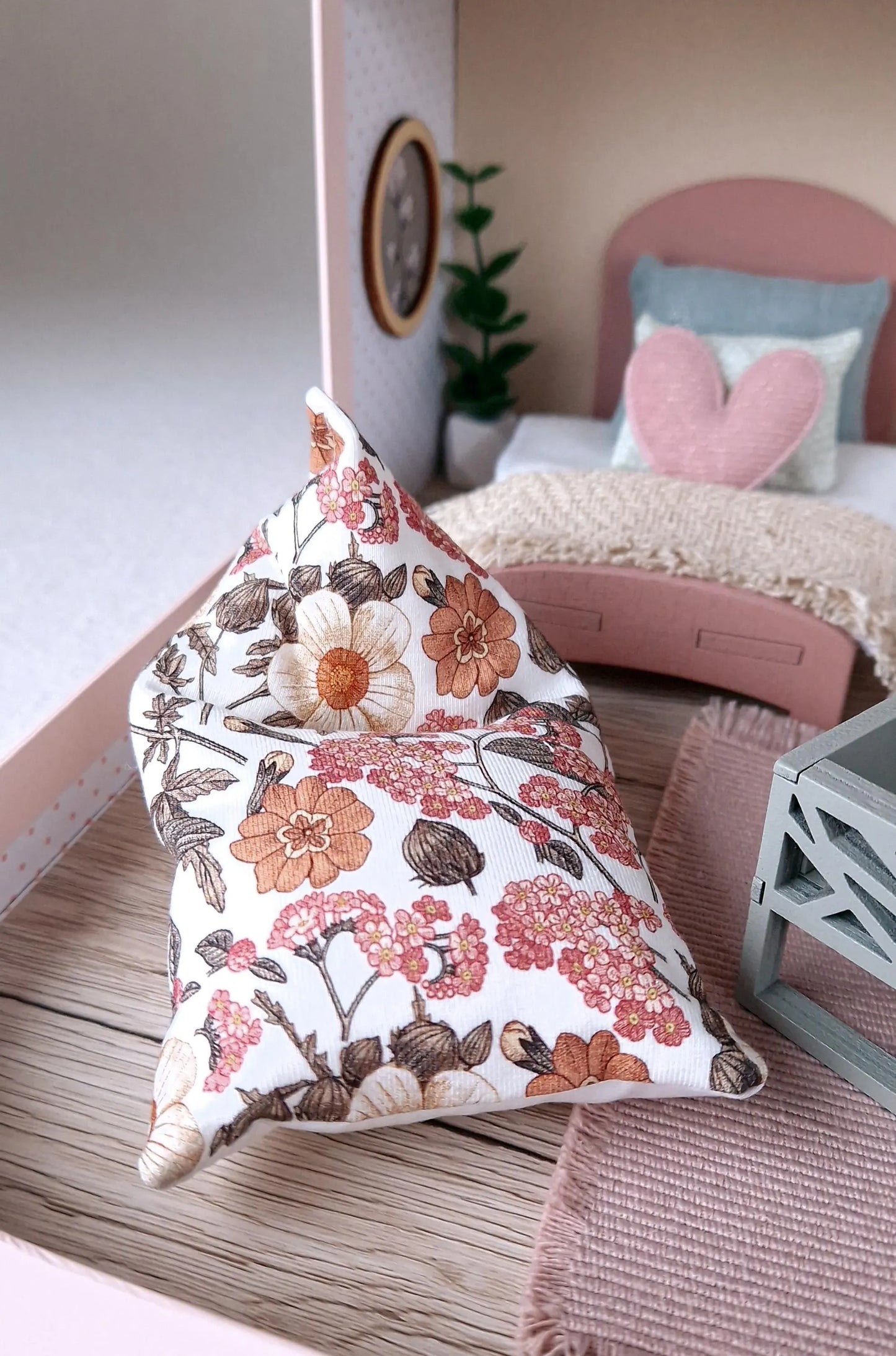 Pastel Bloom – Medium Suitcase Dollhouse– Medium Suitcase Dollhouse