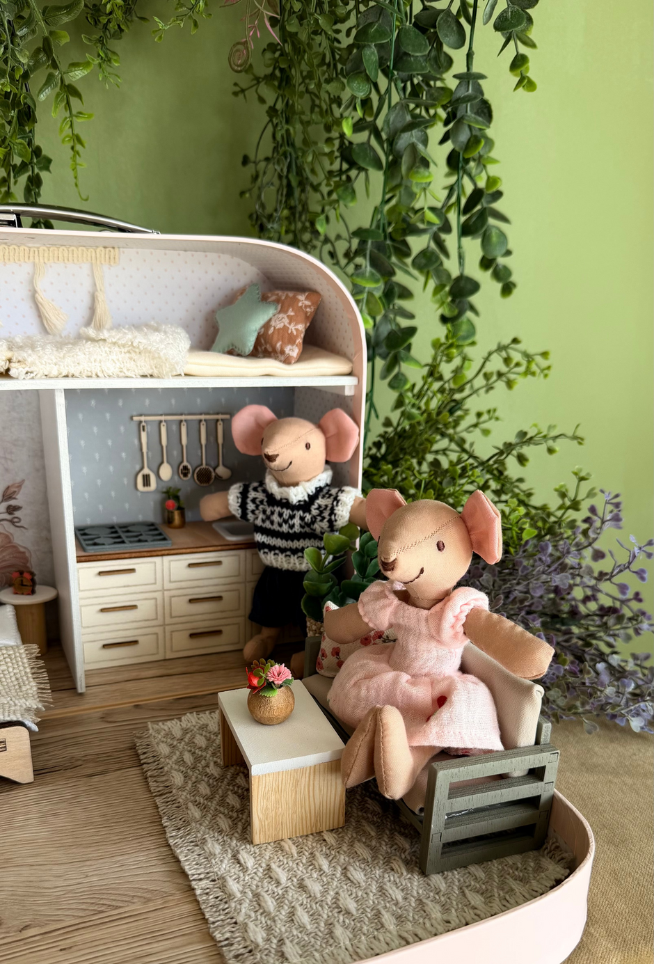 Cozy Pastel Retreat – Large Suitcase Dollhouse