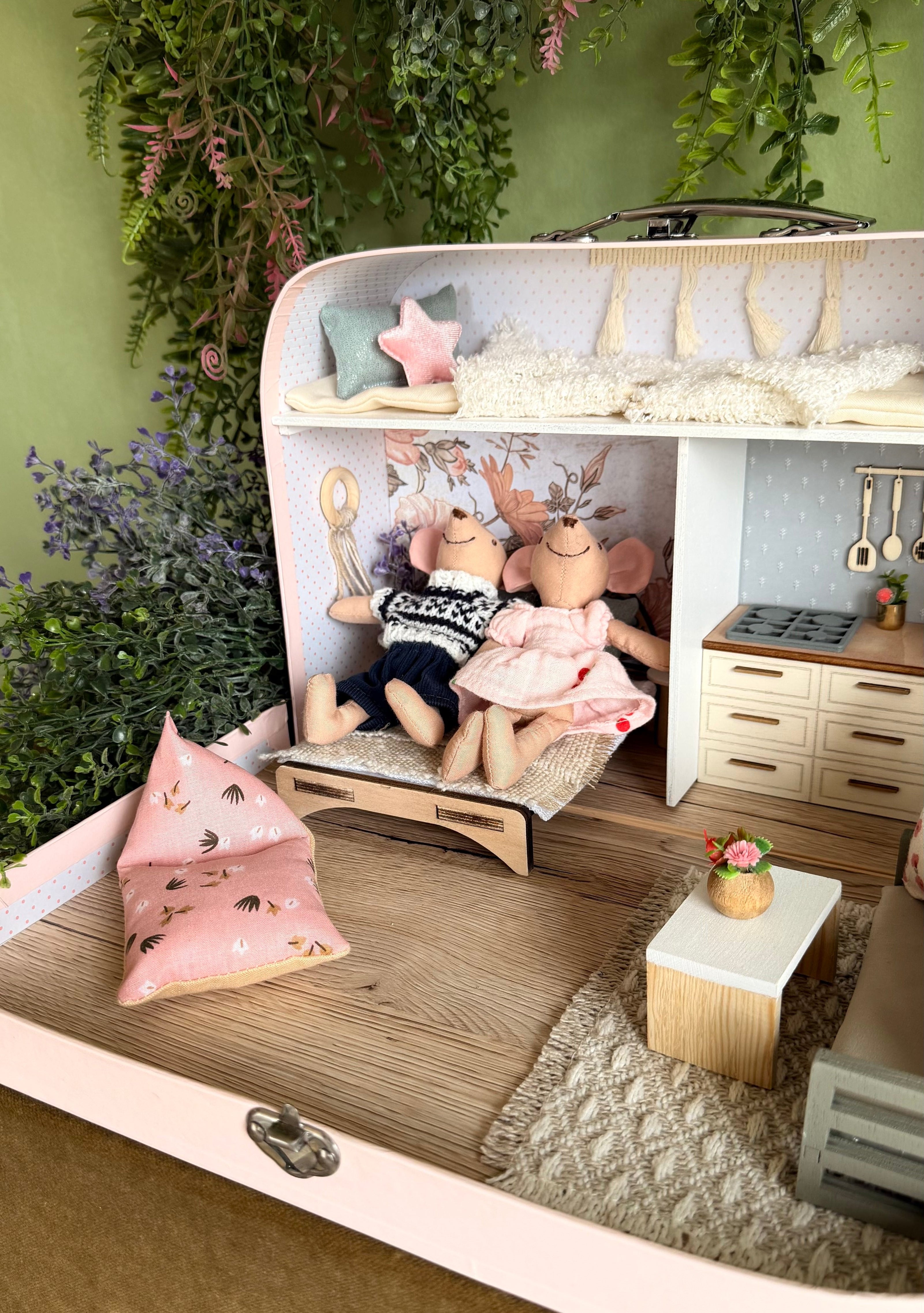 Cozy Pastel Retreat – Large Suitcase Dollhouse