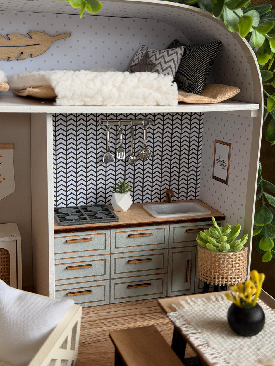 The Sleepover Suite – Large Suitcase Dollhouse