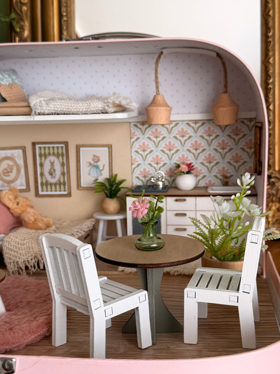 Nostalgic Cottage – Medium Suitcase Dollhouse