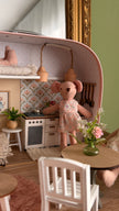 Nostalgic Cottage – Medium Suitcase Dollhouse