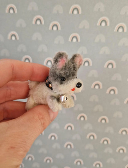 Miniature Dogbed with Tiny Plush Dog – Dollhouse pets, miniature dog accessories