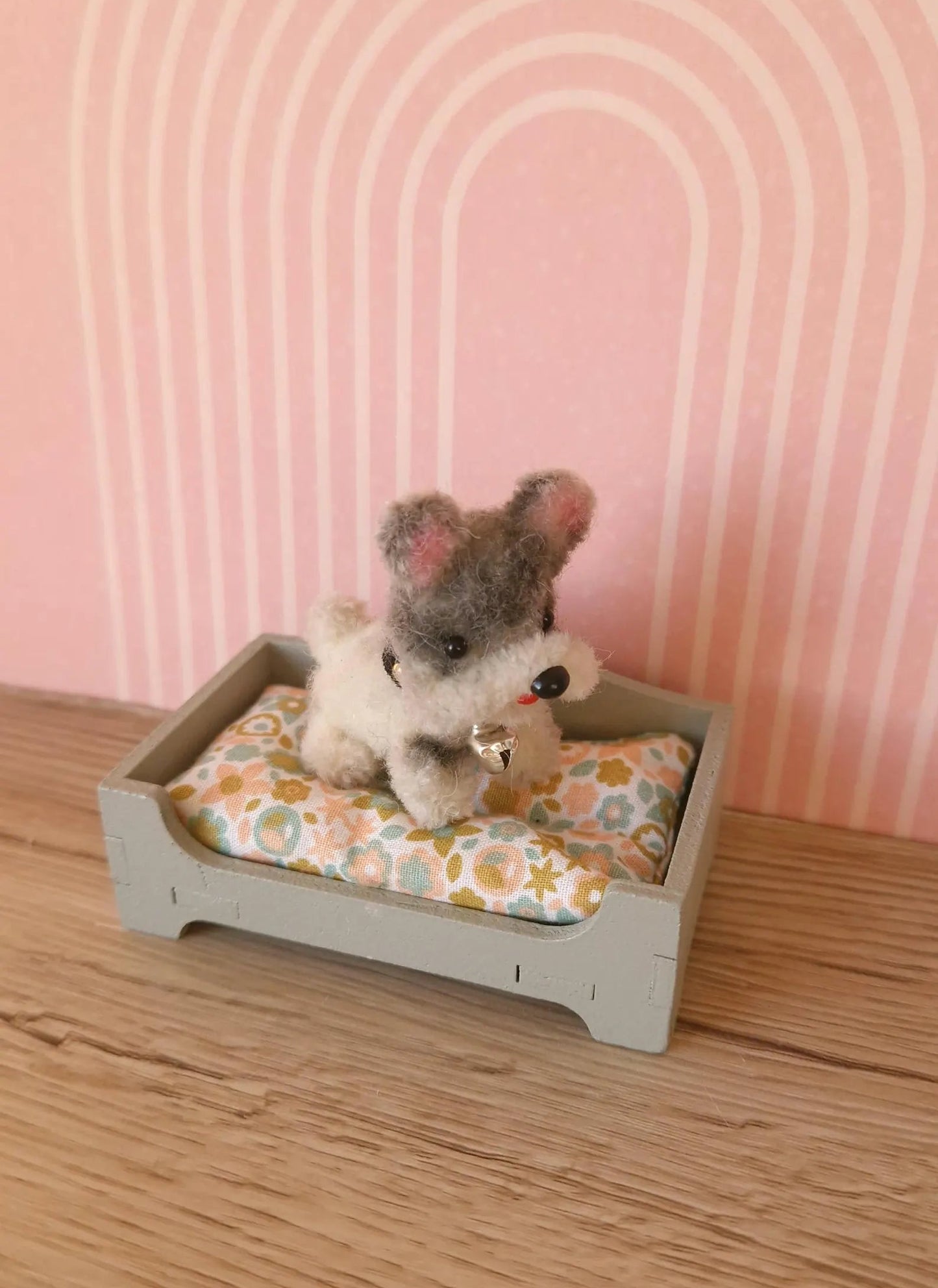 Miniature Dogbed with Tiny Plush Dog – Dollhouse pets, miniature dog accessories
