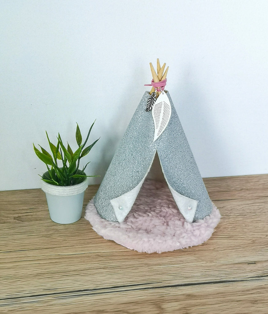 Miniature round rug, Dollhouse decoration, modern miniature carpet, 1:12 scale