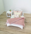 Doppelbett für Puppenhäuser im Maßstab 1:12, Restful Bliss, Miniaturmöbel-Set (perfekt für Ikea-Puppenhäuser)