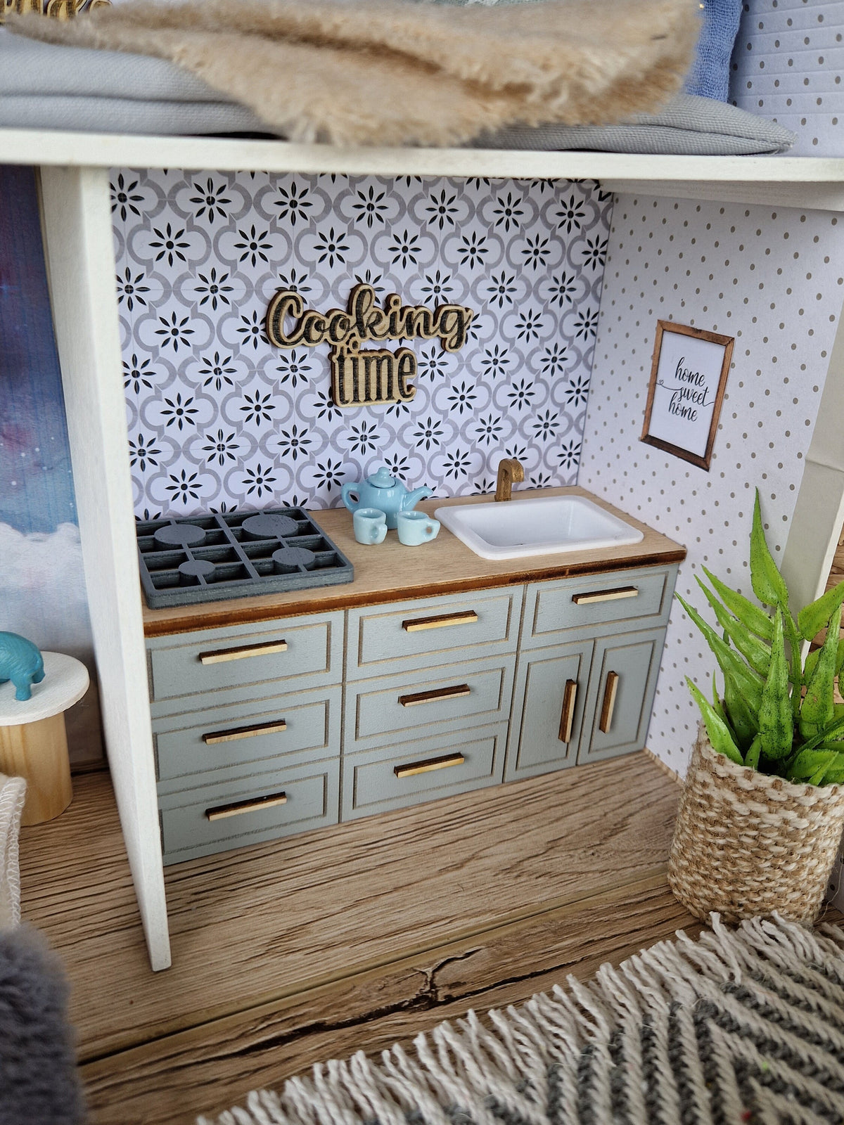 Blueberry Haven – Large Suitcase Dollhouse, handmade in Slovenia – photo 2