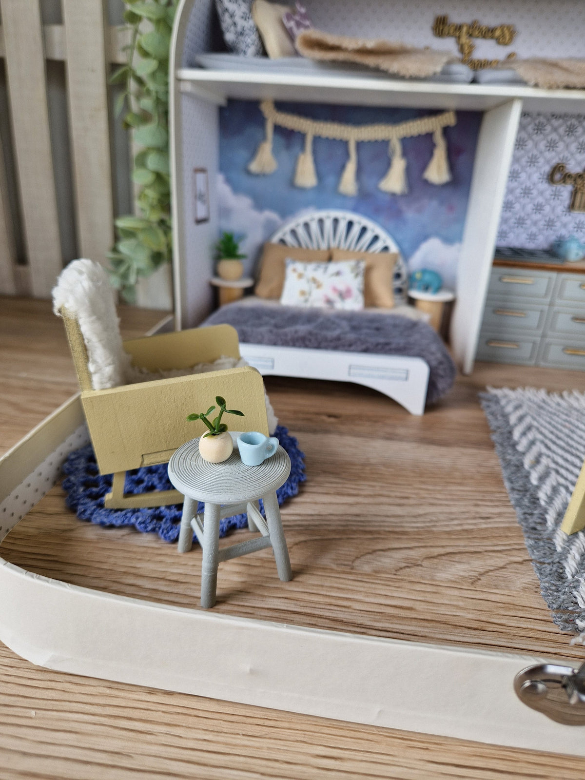 Blueberry Haven – Large Suitcase Dollhouse, handmade in Slovenia – photo 4