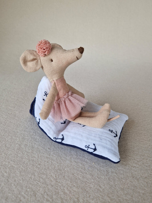 Miniature bean bag in 1:12 scale, for maileg mice or other small dolls