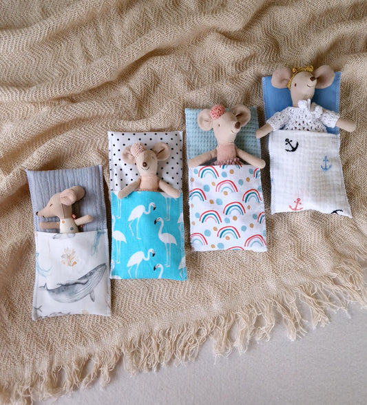 Miniature sleeping bag in 1:12 scale, for maileg mice or other small dolls