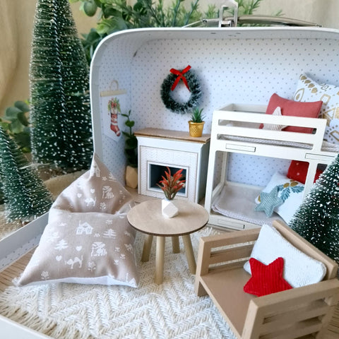 Christmas Joy – Small Suitcase Dollhouse, handmade in Slovenia – photo 2