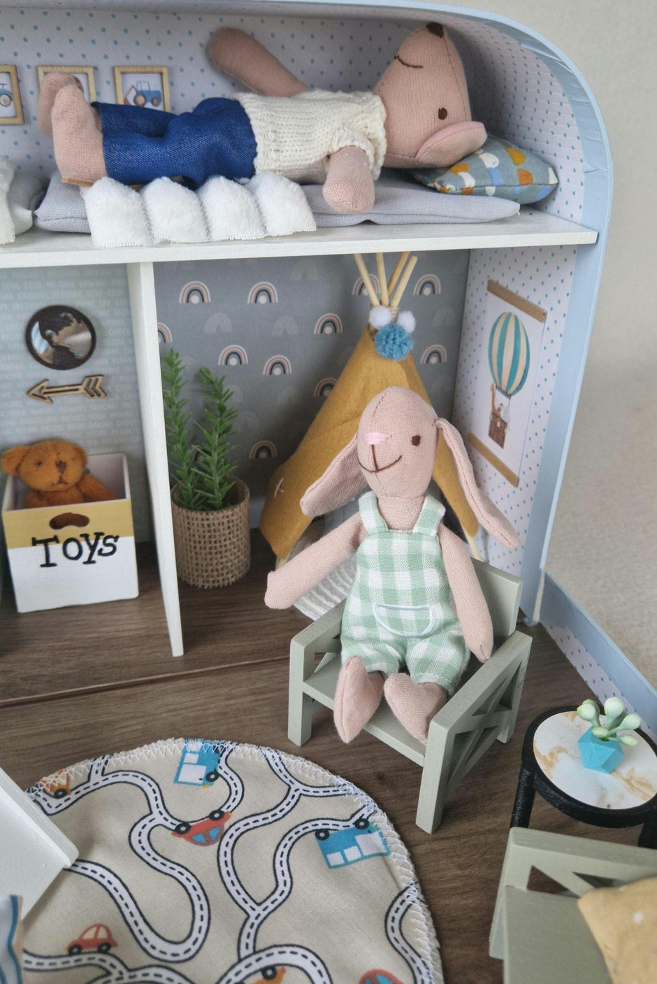 Little Adventurer – Large Suitcase Dollhouse, handmade in Slovenia – photo 3