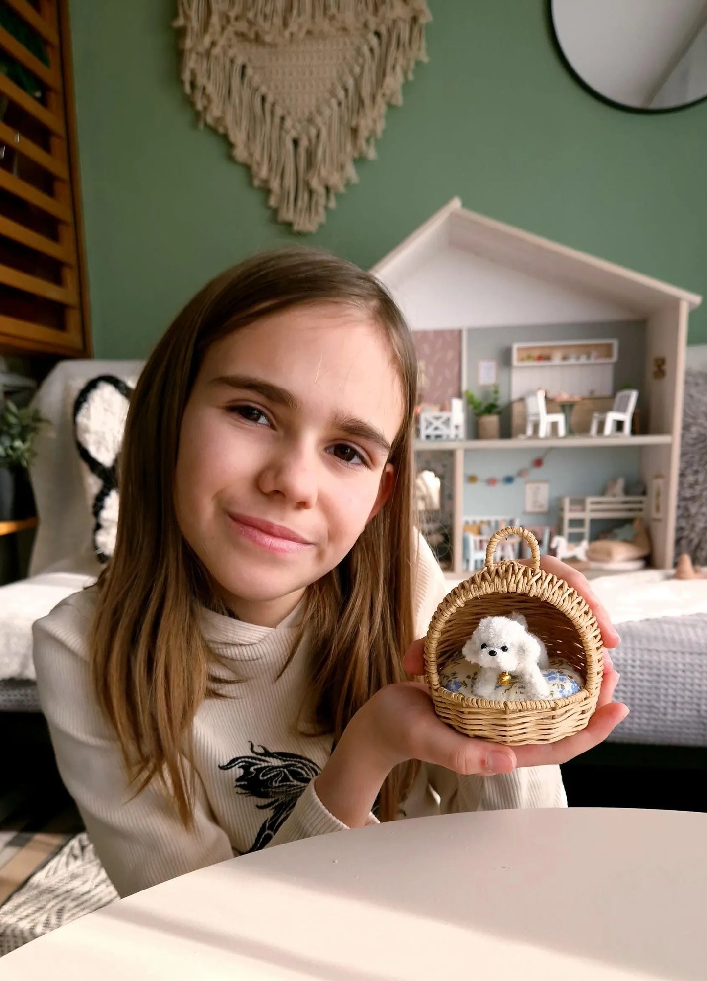 Miniature Rattan Doghouse with Tiny Plush Dog – Dollhouse Furniture