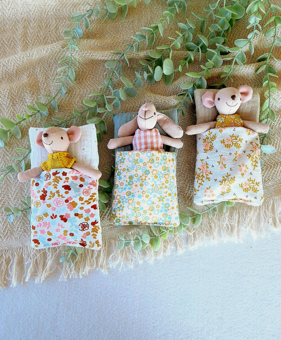 Soft Fabric Sleeping Bag – Vintage Flowers, 1:12 Scale