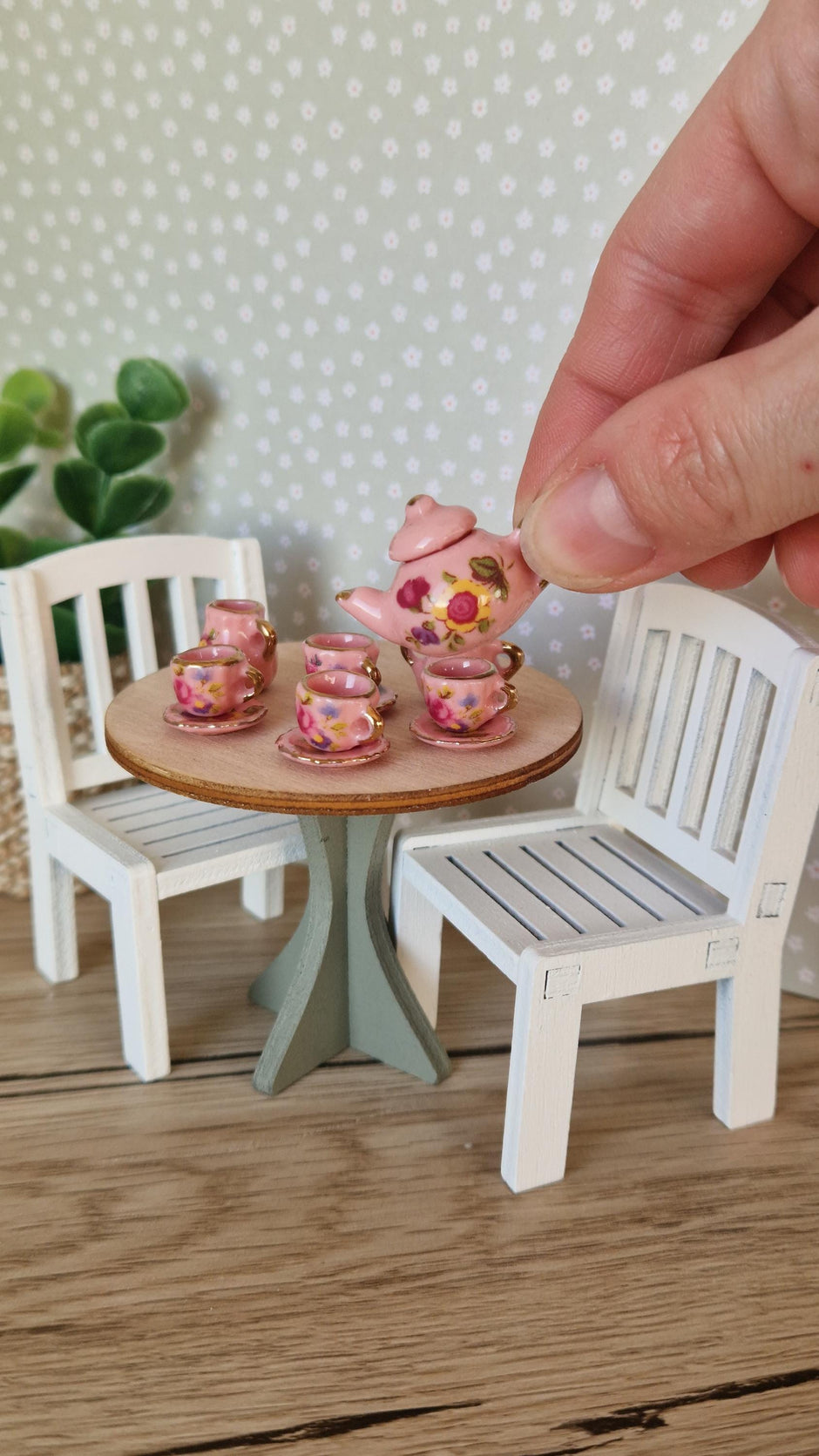 DIY-Miniatur-Essgruppe – Stuhl- und Tisch-Duo