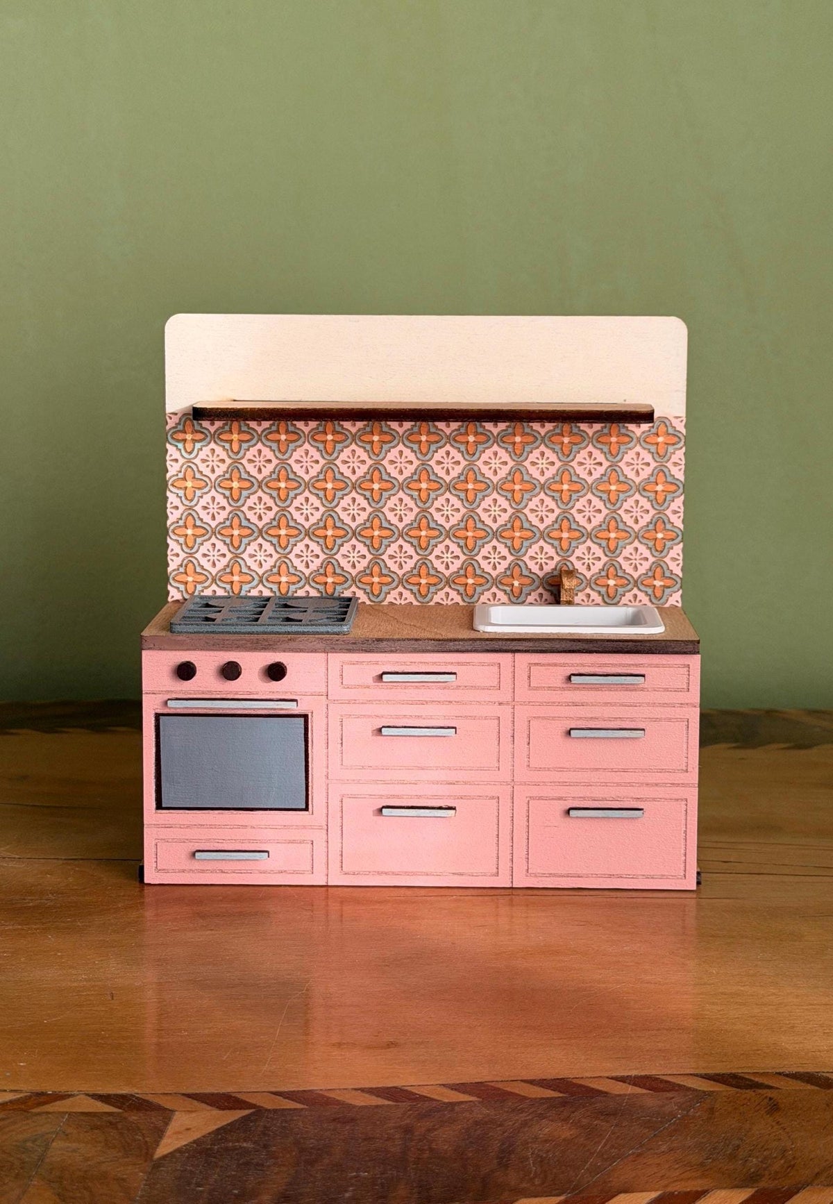 Miniature Kitchen with Hand-Painted Backsplash – Pink, handmade 1:12 miniature – photo 3