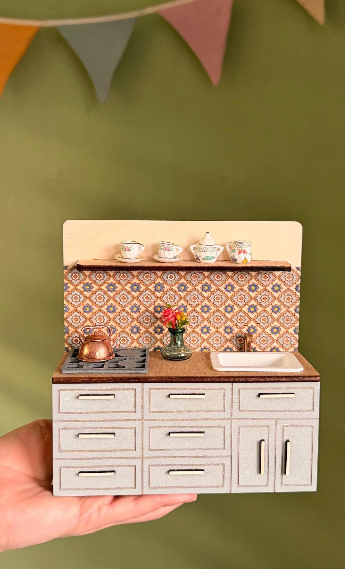 Miniature Kitchen with Hand-Painted Backsplash – Light Grey, handmade 1:12 miniature – photo 6