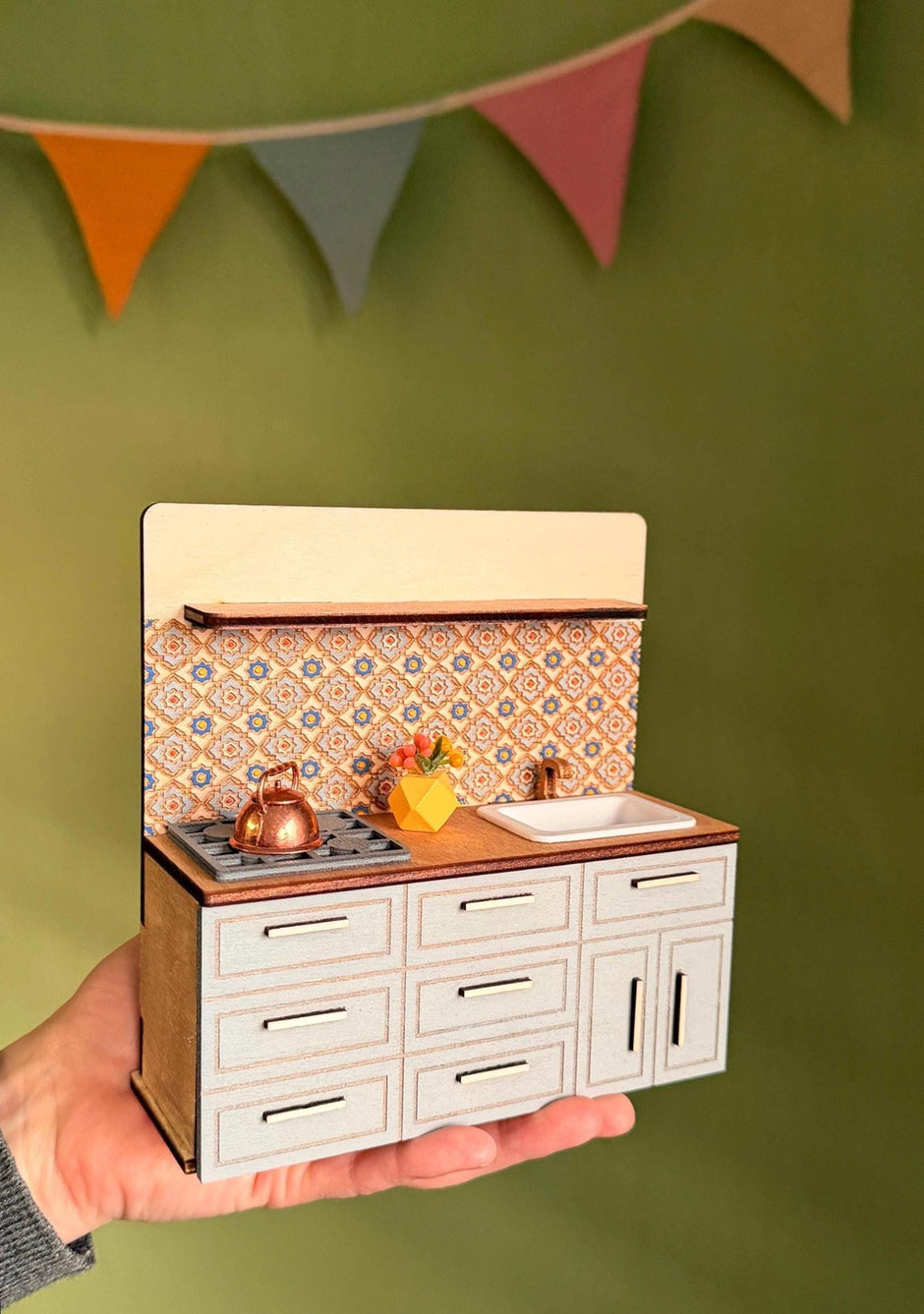 Miniature Kitchen with Hand-Painted Backsplash – Light Grey, handmade 1:12 miniature – photo 8