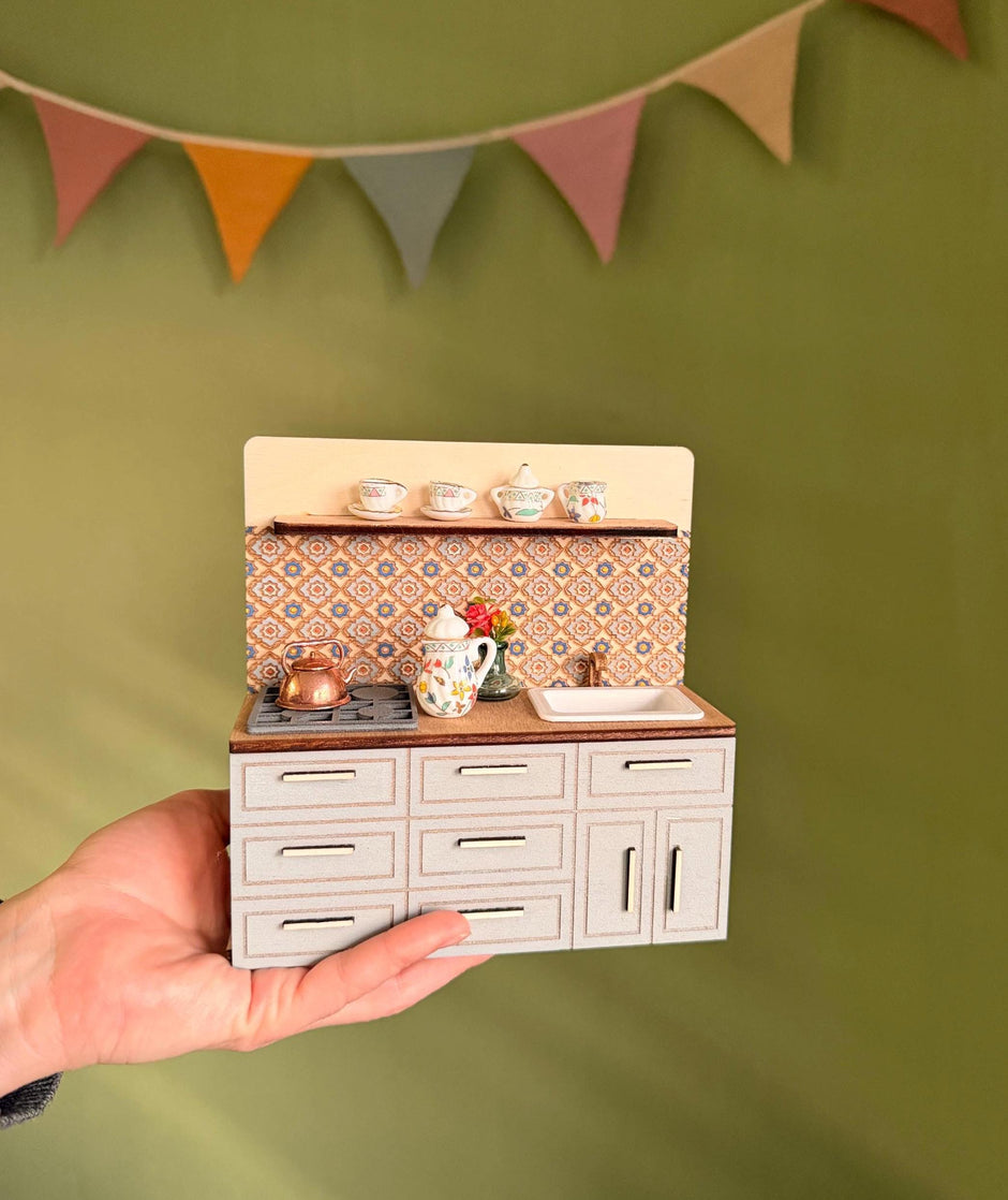 Miniature Kitchen with Hand-Painted Backsplash – Light Grey, handmade 1:12 miniature – photo 5