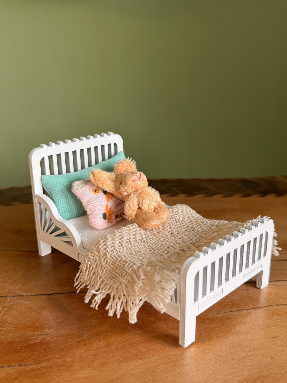 Ballerina Bedroom Set – Bed with Bedding, handmade 1:12 miniature – photo 4