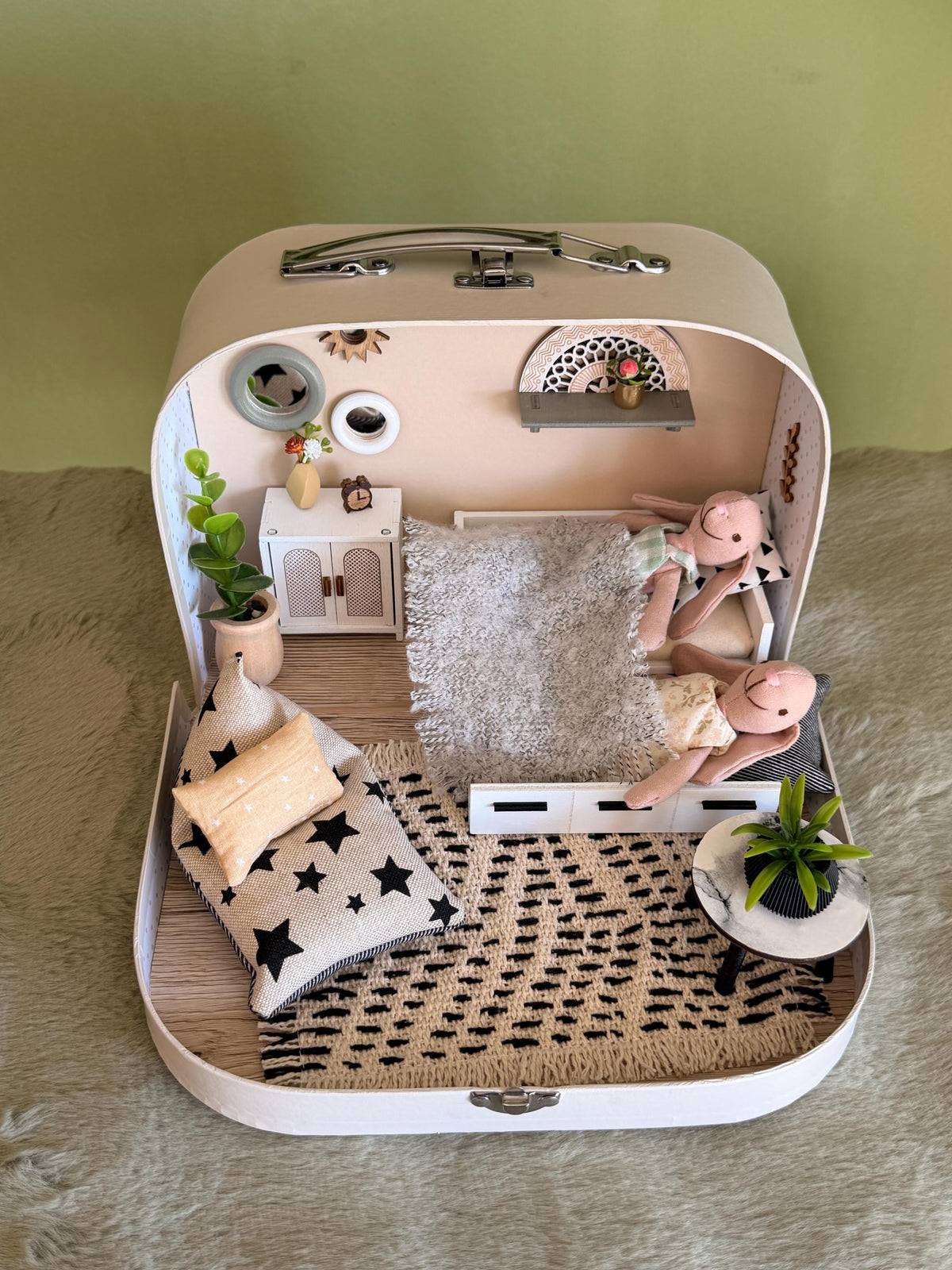 Scandinavian House – Puppenhaus im kleinen Koffer – Foto 7