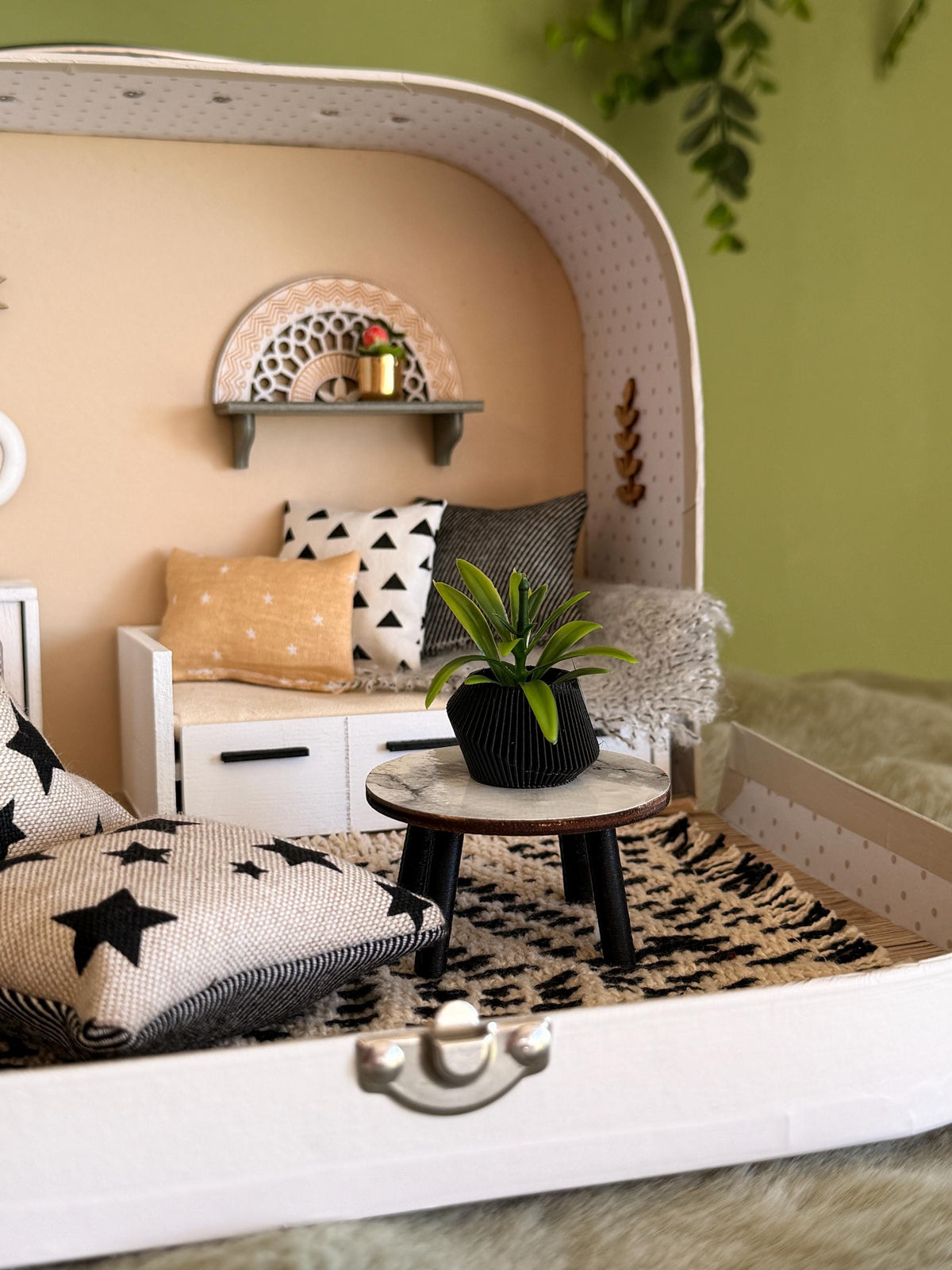 Scandinavian House – Puppenhaus im kleinen Koffer – Foto 8