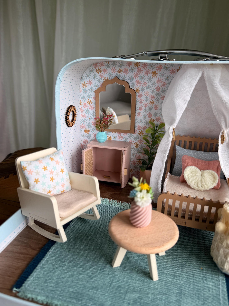 Daydream – Small Suitcase Dollhouse, handmade in Slovenia – photo 7