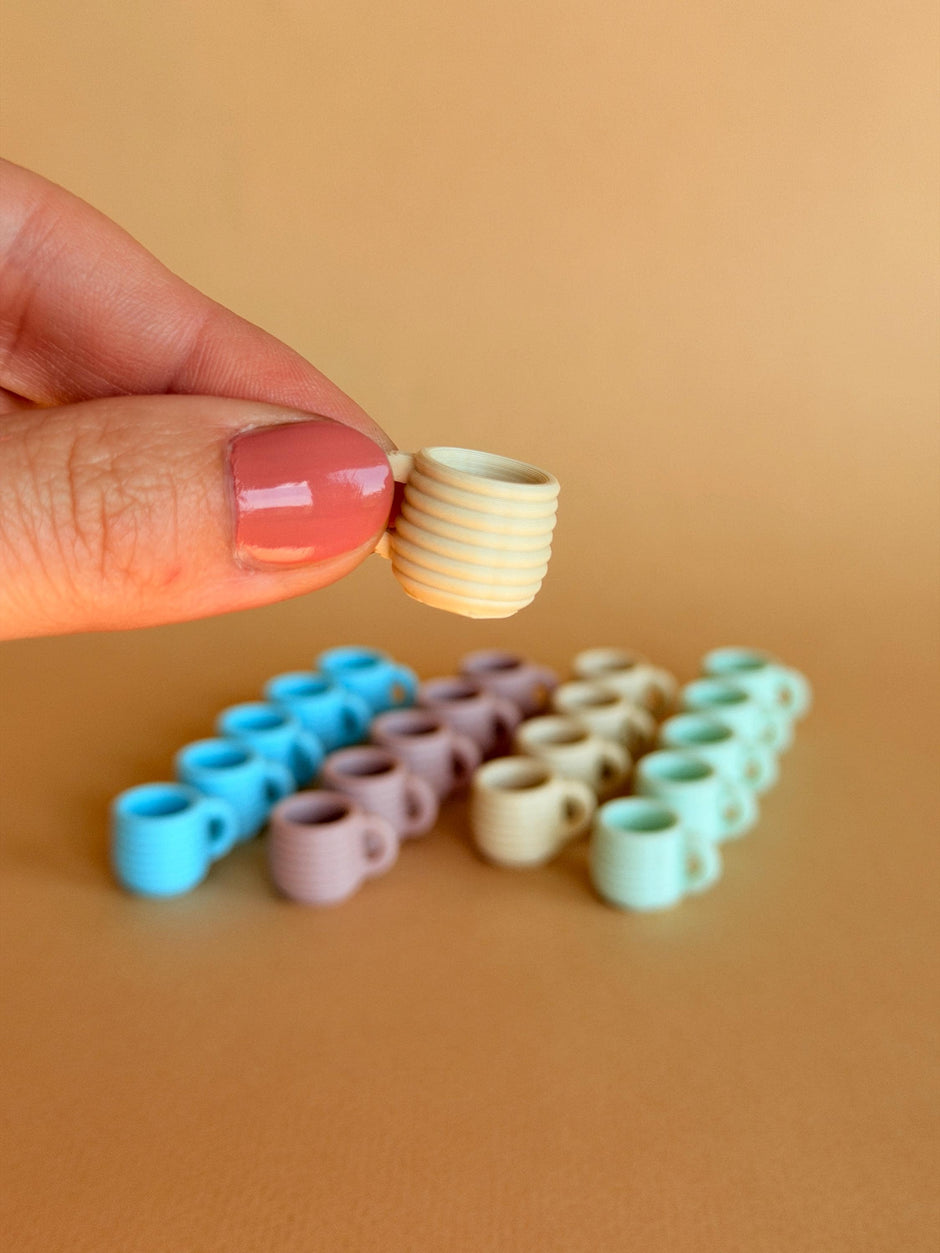 Miniature Mug for Dolls and Mice, 1:12 dollhouse accessory