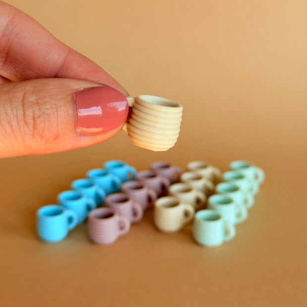 Miniature Mug for Dolls and Mice, 1:12 dollhouse accessory