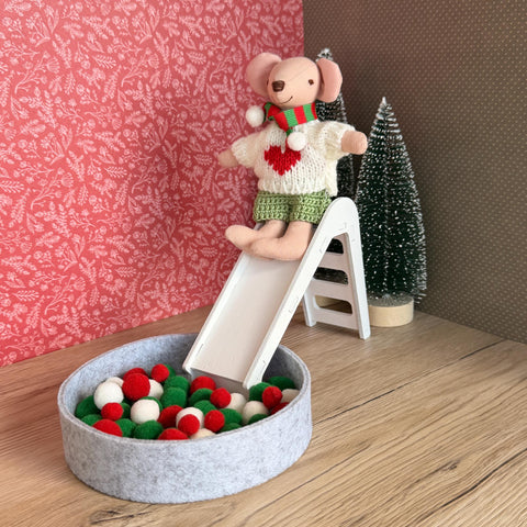 Christmas Slide Set – Miniature Slide with Pom-Pom Ball Pit – photo 1