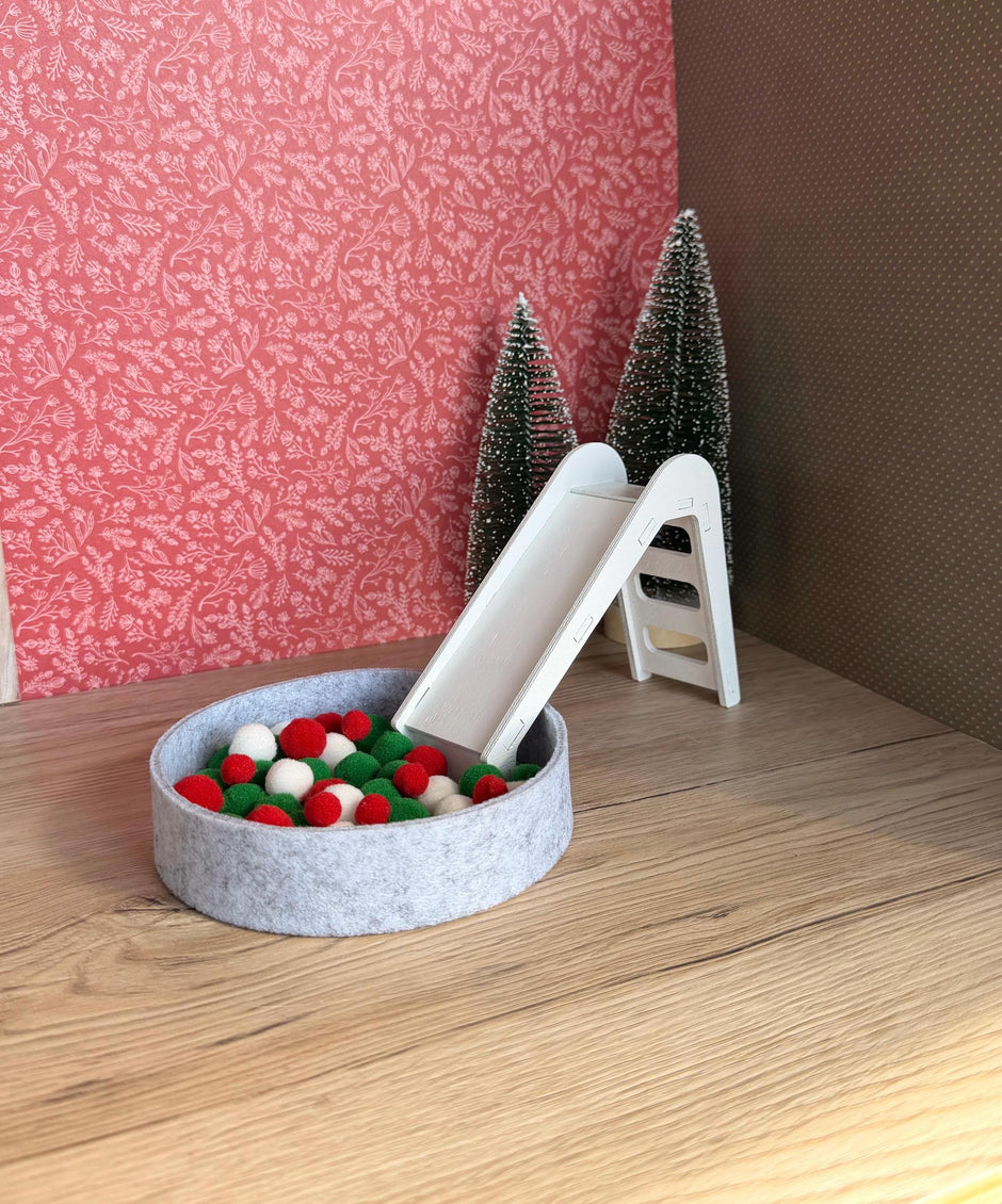 Christmas Play Set – Slide, Ball Pit, Hopscotch & Gingerbread House – photo 5