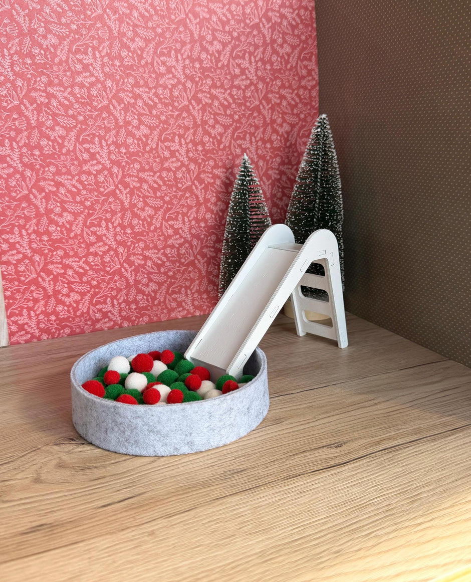 Christmas Slide Set – Miniature Slide with Pom-Pom Ball Pit – photo 2